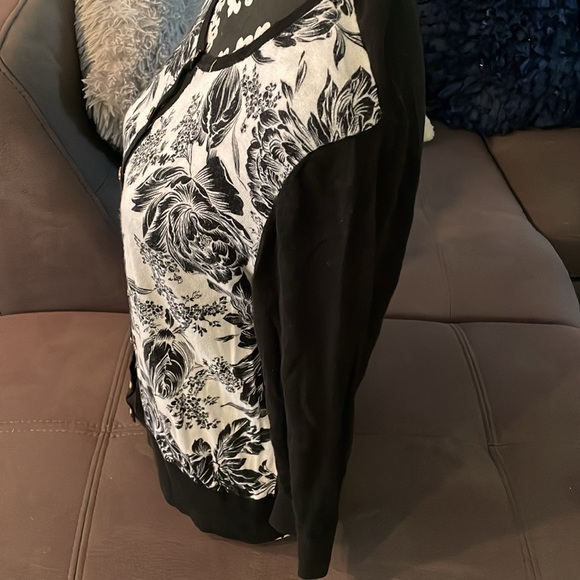 ANN TAYLOR Black & White Flower Print 3/4 Sleeve Cardigan Size Large - Picture 3 of 8